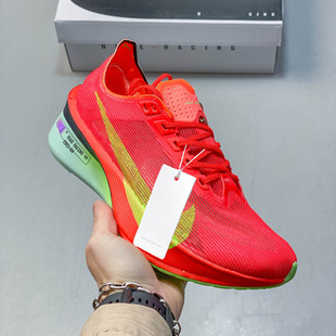 �羳ZoomX�\��ЬVaporfly4ϵ���R���ɹ�·���ٳ��pӯ�������ܲ�Ь