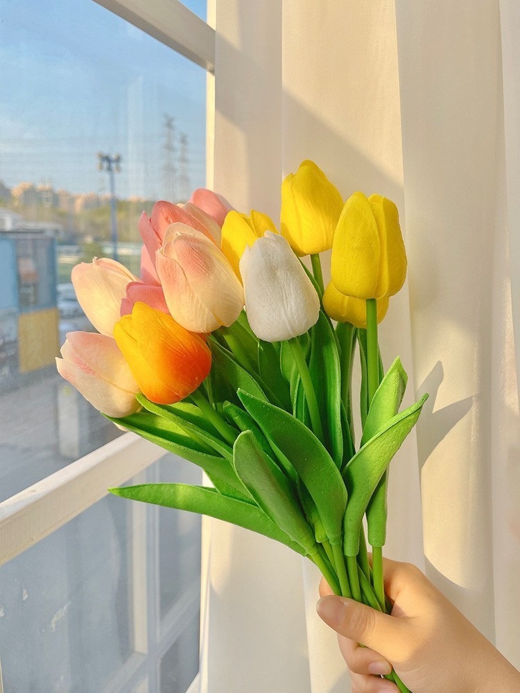 Flores florales Decoración de la sala de estar Decoración Decoración Ramo biónico Tulipán Flor seca de lujo ligero Flor falsa Decoración eterna