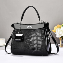 小众设计包包女新款高级质感通勤手提包撞色大容量单肩斜挎鳄鱼纹