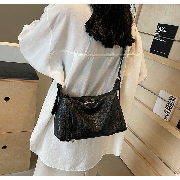 High quality texture large capacity 2024 summer new item niche design pillow fashionable versatile single shoulder_voghion.com