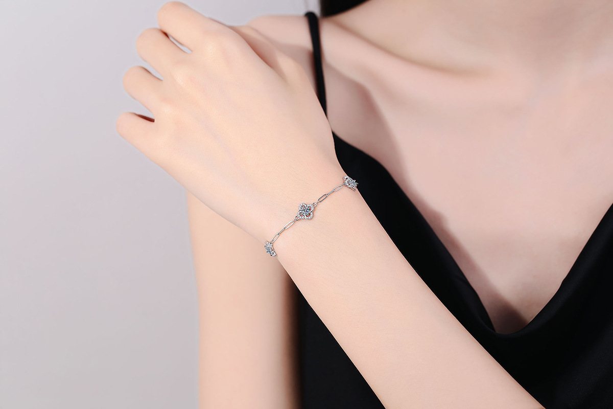 Sterling Silver Cable Chain Bracelets Elegant Shiny display picture 4