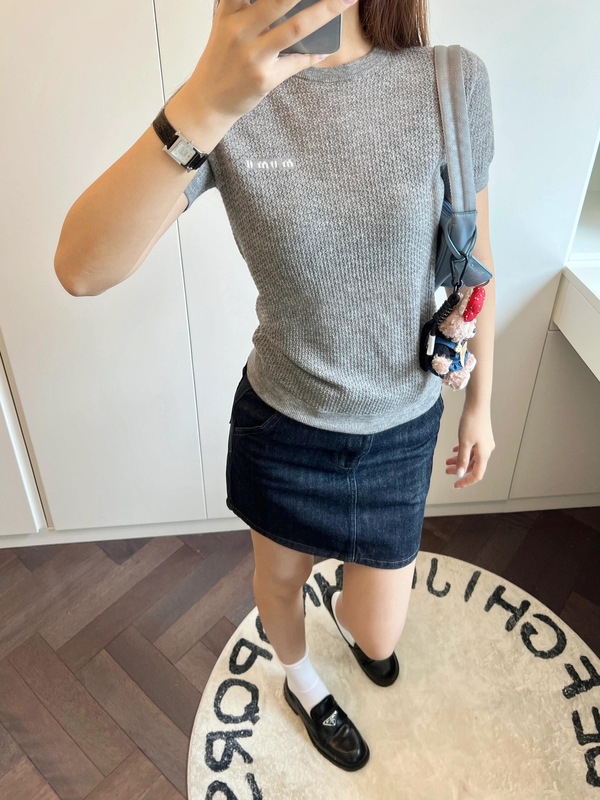 MIU ライトニットセーター Nanyou スポット 25 新しいカシミヤ半袖中空ラウンドネックトップベーシックベース|undefined