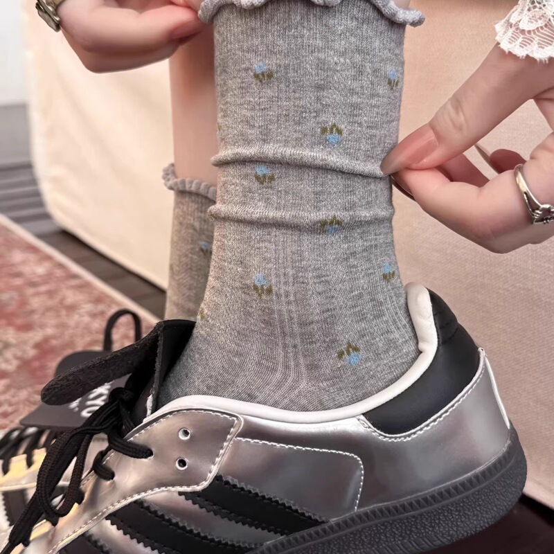 Gray Socks for Women, Mid-Calf Socks for Spring and Autumn, Trendy Japanese Retro Floral Cotton Socks to Pair with Birkenstock Shoes