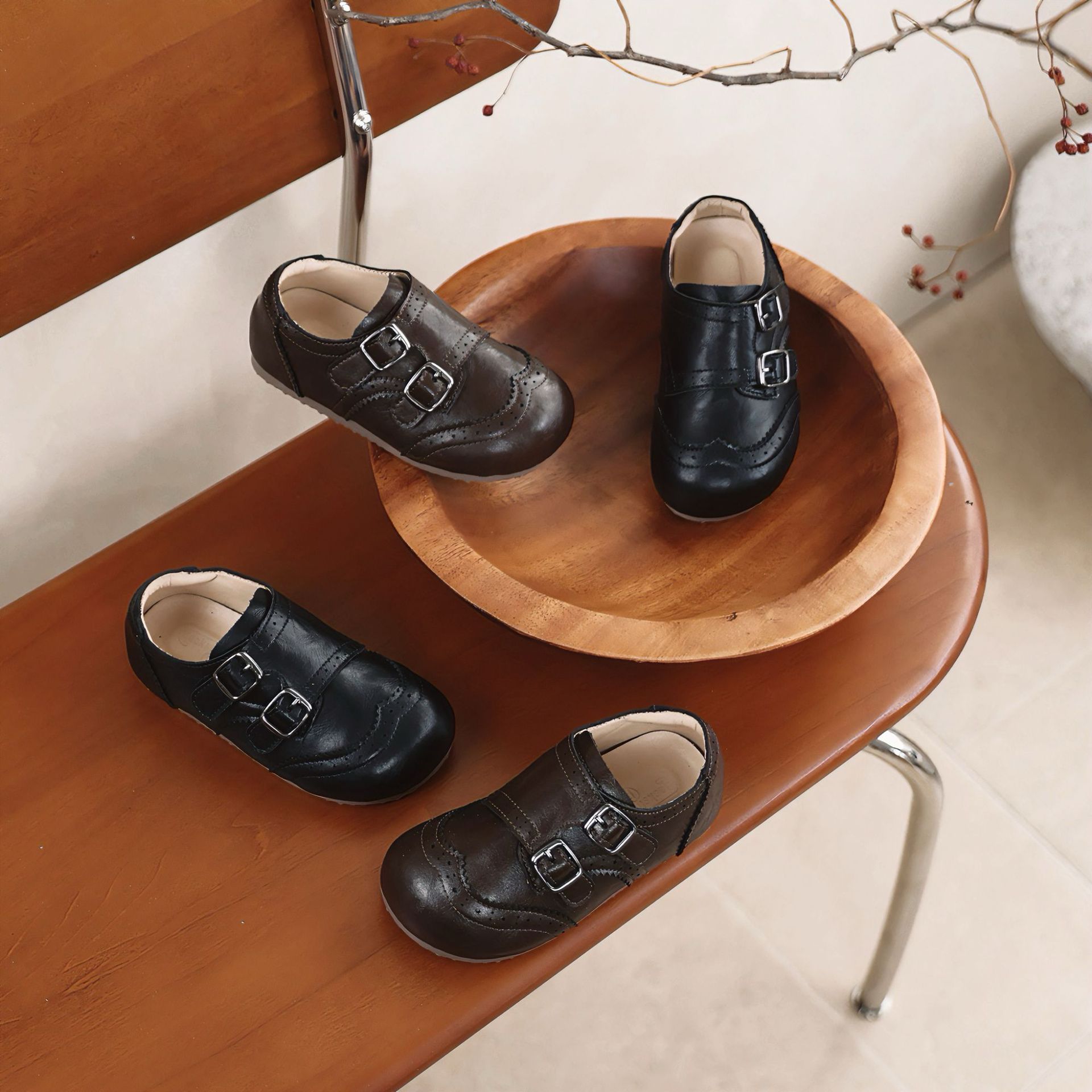 Children's Leather Shoes 2025 Autumn and Winter New Genuine Leather Retro Shoes British Style Niche Carved Girls' Small Leather Shoes Double Buckles