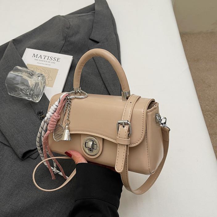 Bolsa de tendencia explosiva debajo de la axila, dama 2025, nuevo bolso cuadrado de estilo exterior, sensación de alto nivel, bolso de mochila rojo super caliente.