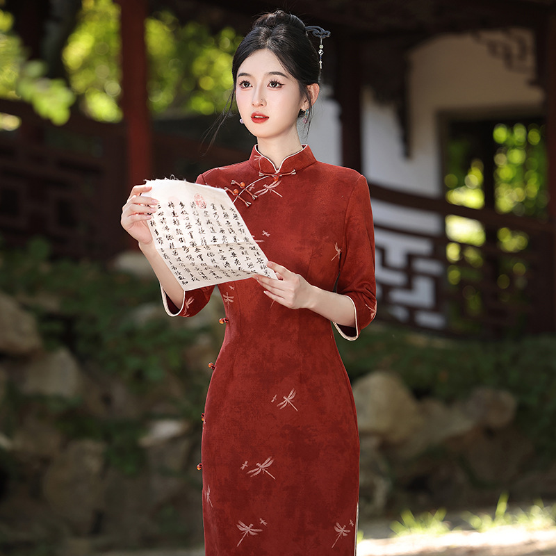 红色旗袍2025秋季新款 新中式国风订婚旗袍长袖修身日常旗袍长款