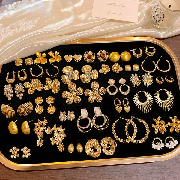 European and American Retro Exaggerated Metal Earrings for Women, Niche High-End Plain Hoop Earrings, Accessible Luxury Flower Earrings, Earrings