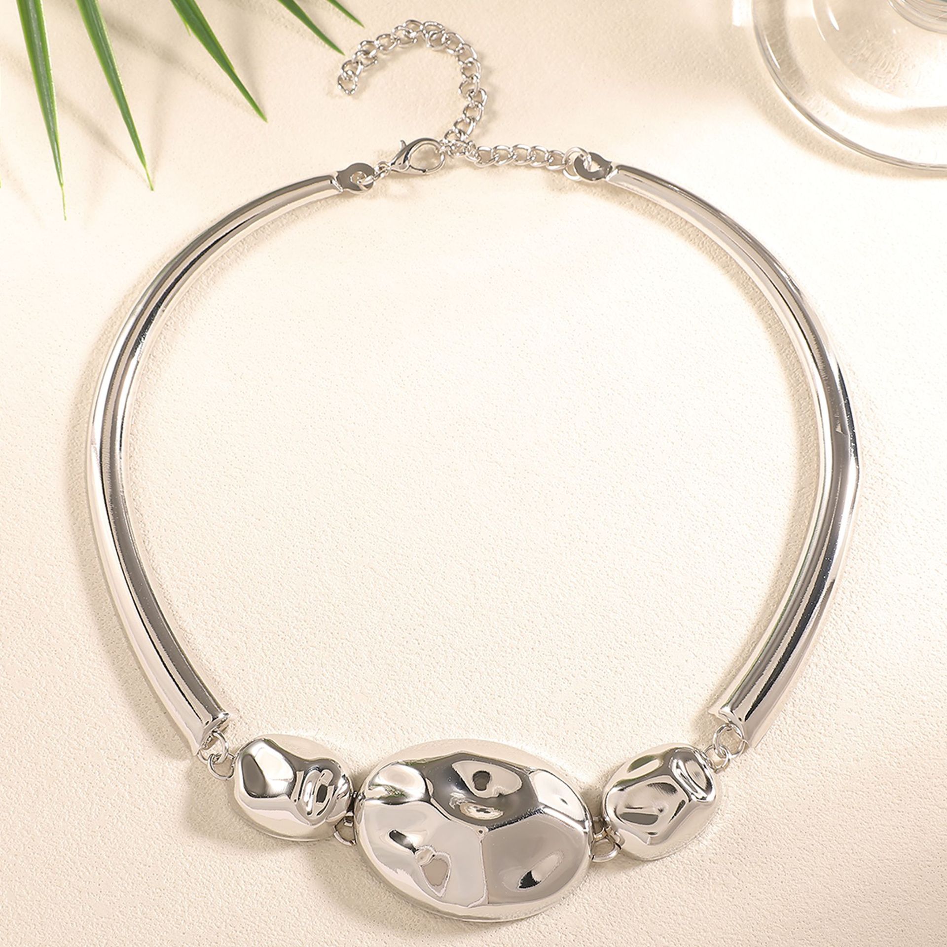 Europa y los Estados Unidos transfronterizos diseño geométrico simple exagerado collar colgante de flores collar de geometría de metal
