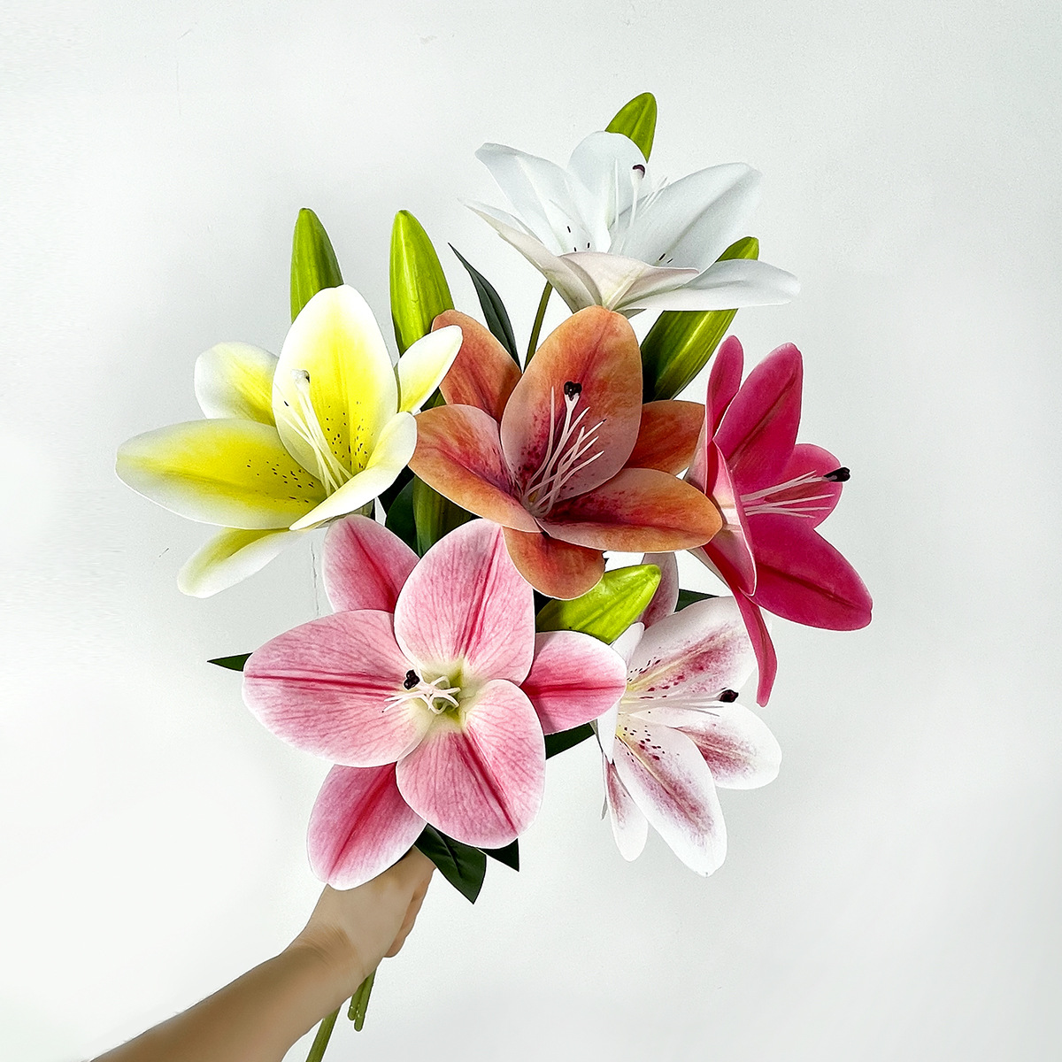 Fabricantes al por mayor boda decoración del hogar flor falsa 1 flor 1 brote mini película de una sola mano 2 lirios de flores artificiales