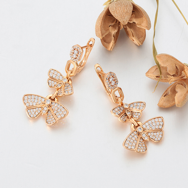 Xuping moda retro doble mariposa hebilla de cobre aleación de diseño ruso en forma de D chapado 18k pendientes de color