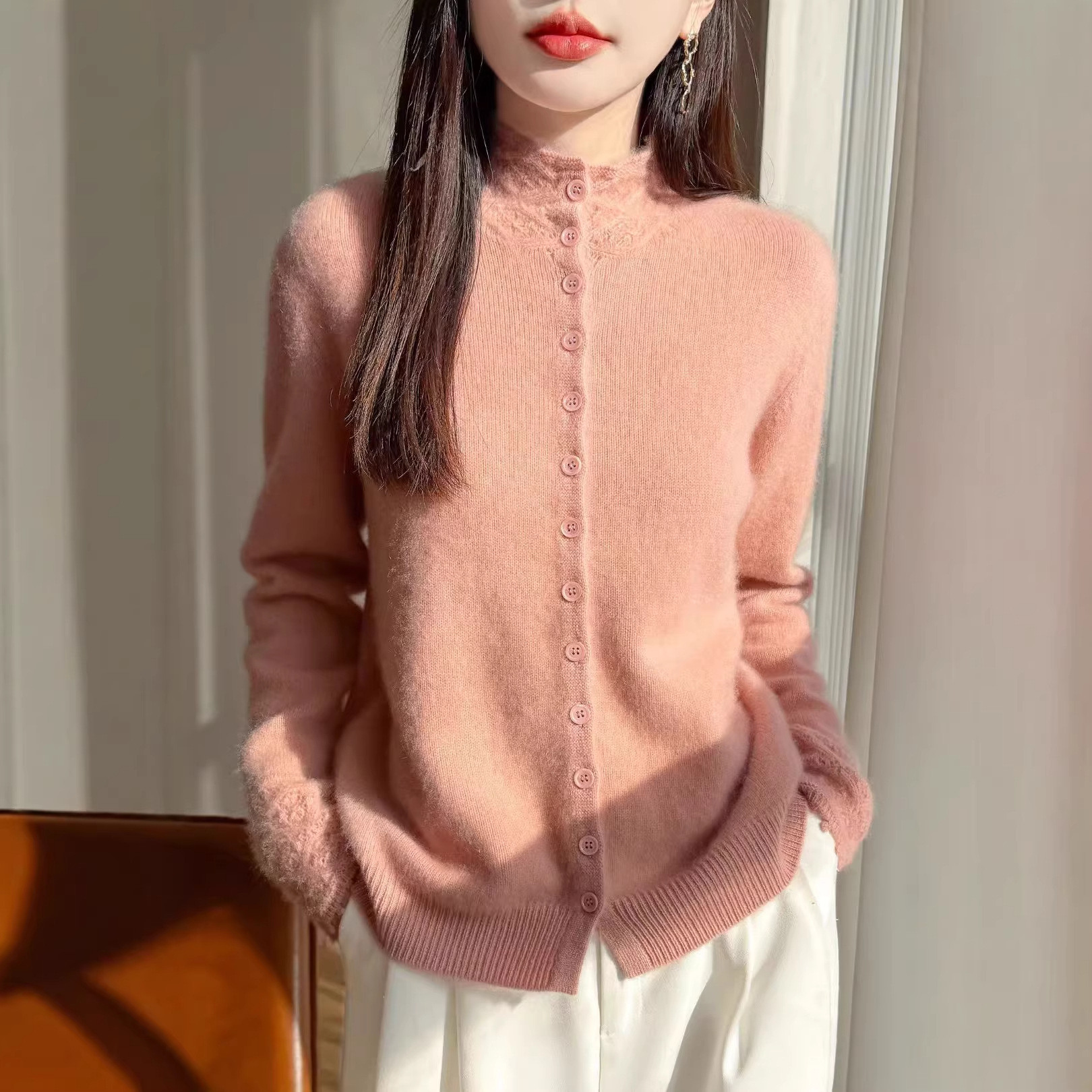 Demi-season woolen cardigan with a round collar