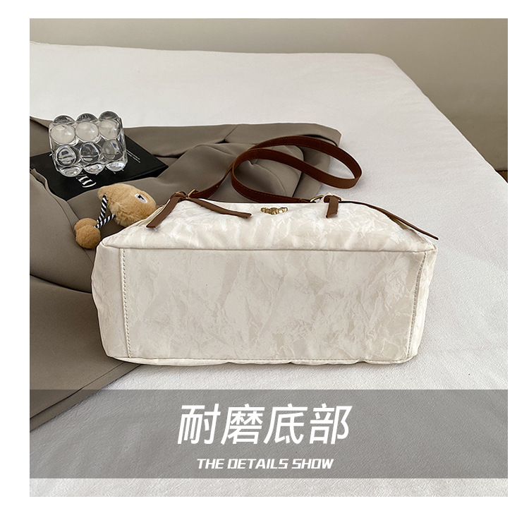 Large-capacity bags, women's 2025 bestsellers, fashionable and versatile crossbody bags, high-end single-shoulder bags, simple commuter tote bags Item Picture