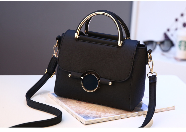 Women's Small Pu Leather Solid Color Vintage Style Classic Style Square Lock Clasp Crossbody Bag display picture 9