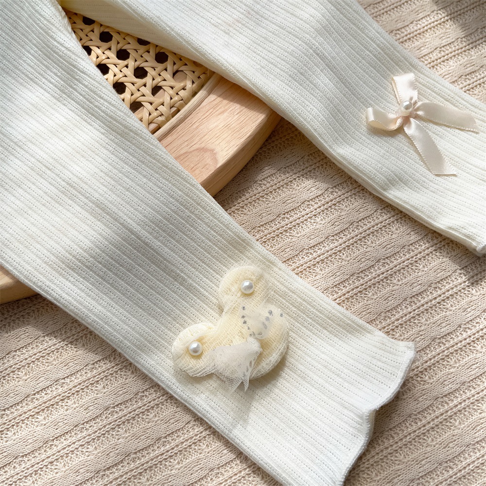 Leggings para niñas Primavera y otoño 2024 Spring Bowknot Versión coreana de pantalones delgados elásticos de color sólido Leggings para bebés