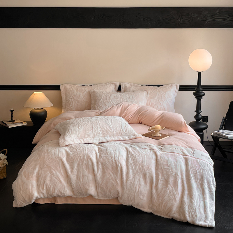 軽くて豪華なウサギのぬいぐるみのベッドの上の4つのセットの冬の保温の牛乳の絨毛のシーツの布団の両面のフランジサンゴの絨毛のベッドの用品