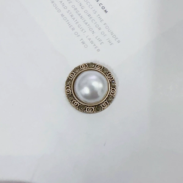 6. Retro round pearl