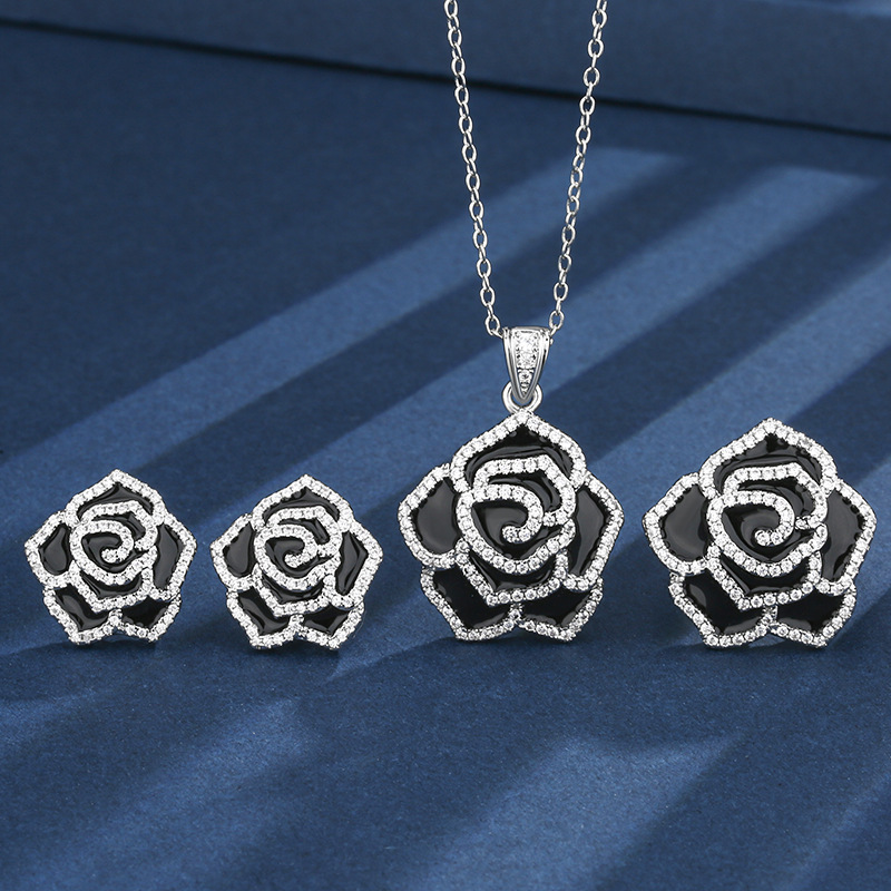 Producto popular Zhuang Shengsheng joyería fondo de cobre chapado en oro simulación diamante blanco micro incrustado rosa oscura traje de lujo ligero de alta gama mujer