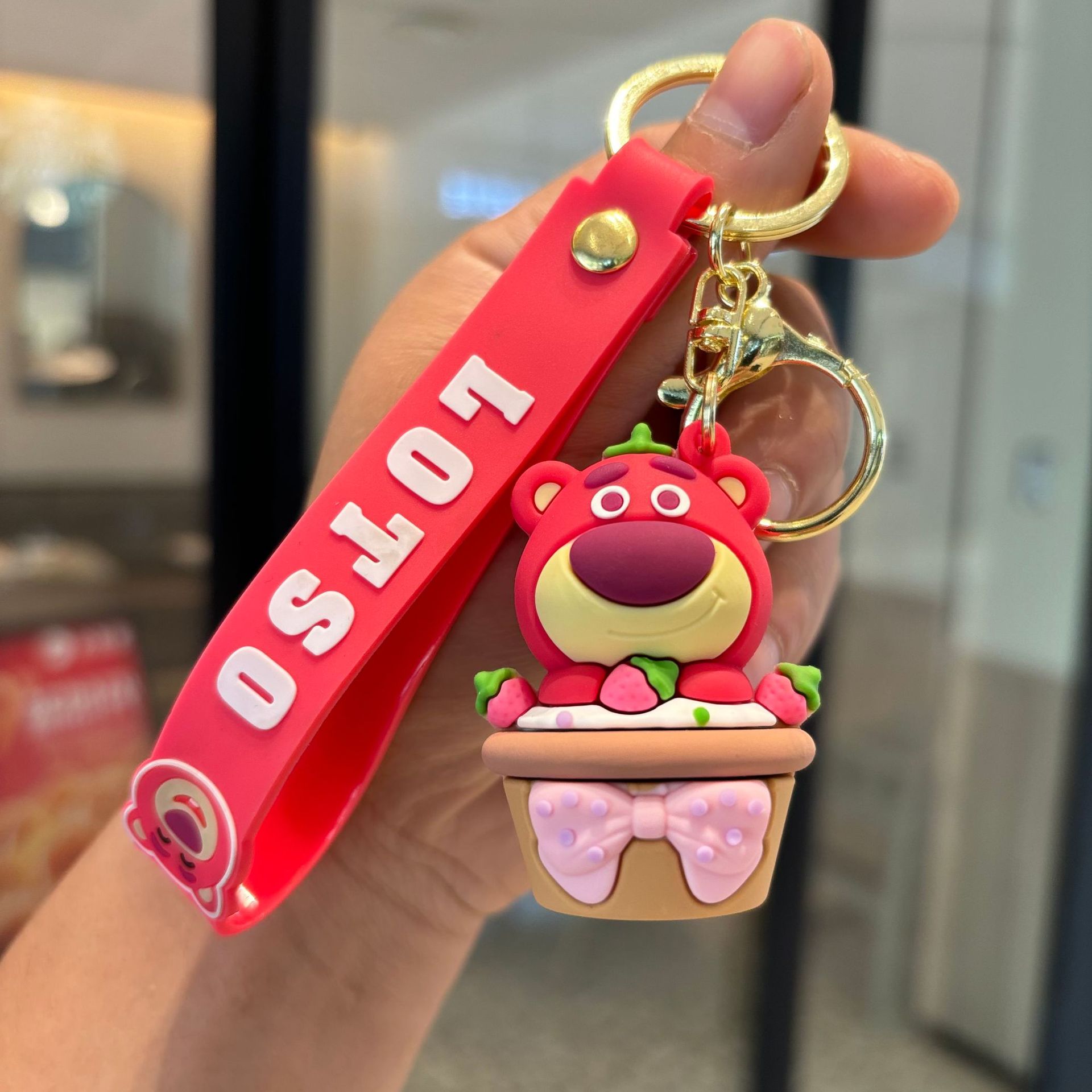 Llavero de oso de fresa - helado
