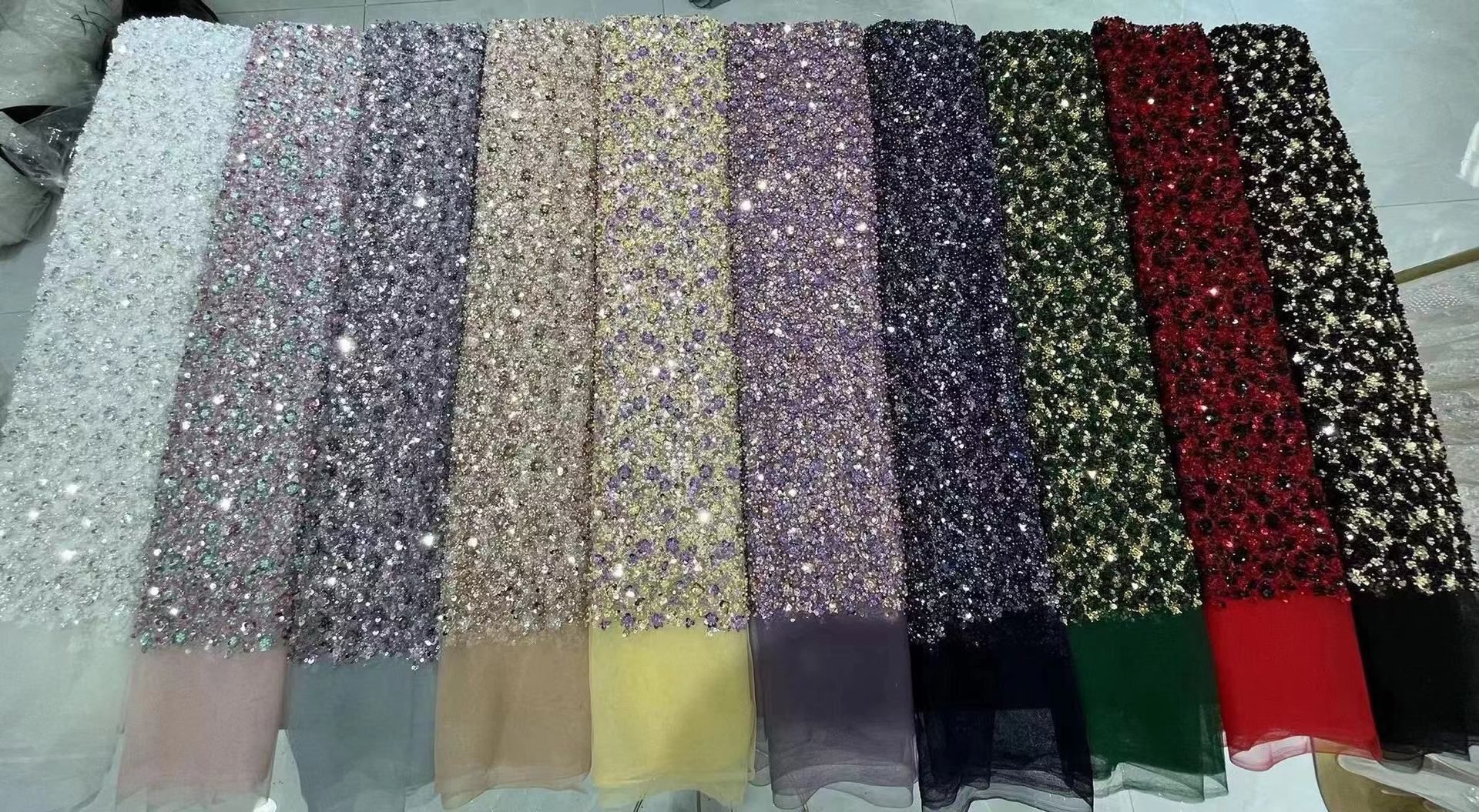 Fábrica de stock de doble color sequinilla pequeña flor de ciruela cuentas bordada tela de encaje vestido de boda moda sequinilla tela bordada