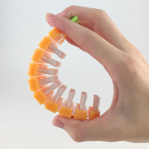 Japanese-style bendable fruit and vegetable cleaning brush creative carrot brush home kitchen multi-functional silicone brush