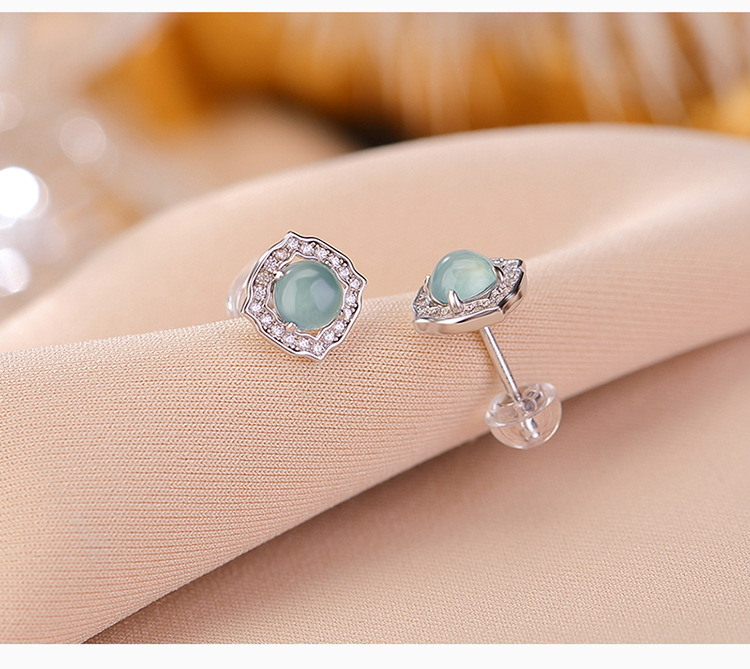 Bông tai bạc S925 đính ngọc bích xanh dạng hạt tròn hình vuông rỗng — Mẫu ngọc bích nước xanh chi tiết 3