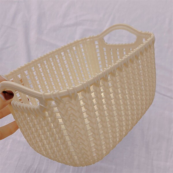 Straw storage basket