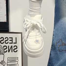 甜美白色原创星星厚底板鞋女鞋2025新款爆款小众百搭chic小白鞋子