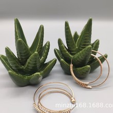 跨境陶瓷北欧创意陶瓷芦荟仙人掌戒指项链首饰架动物橱窗小摆件