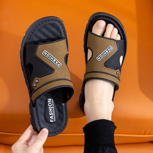 Sandals Men's Summer Slippers New Thick-soled Beach Outfit Middle-aged Dad Non-slip Dual-use Driving Men's Sandals