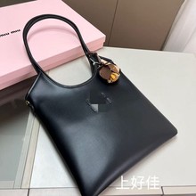 2025�¿�miu����Ƥ���DƤ���ذ��r�аٴ������ͨ�چμ�Ů��