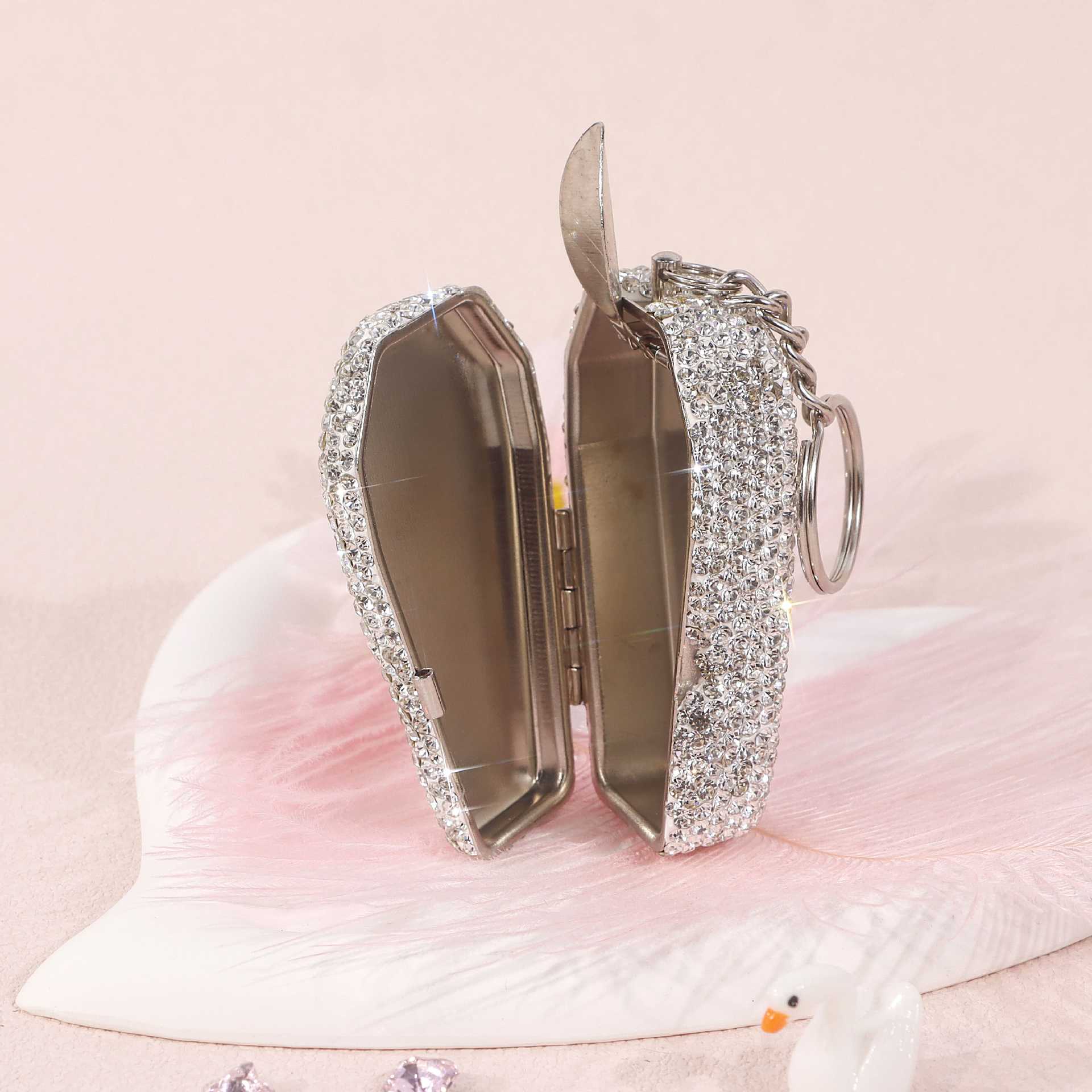 Cross-Border Hot-Selling Rhinestone-Encrusted Ashtray, Exquisite Full-Diamond Anti-Fly Ash Stainless Steel Creative Diamond-Encrusted Car Ashtray with Lid