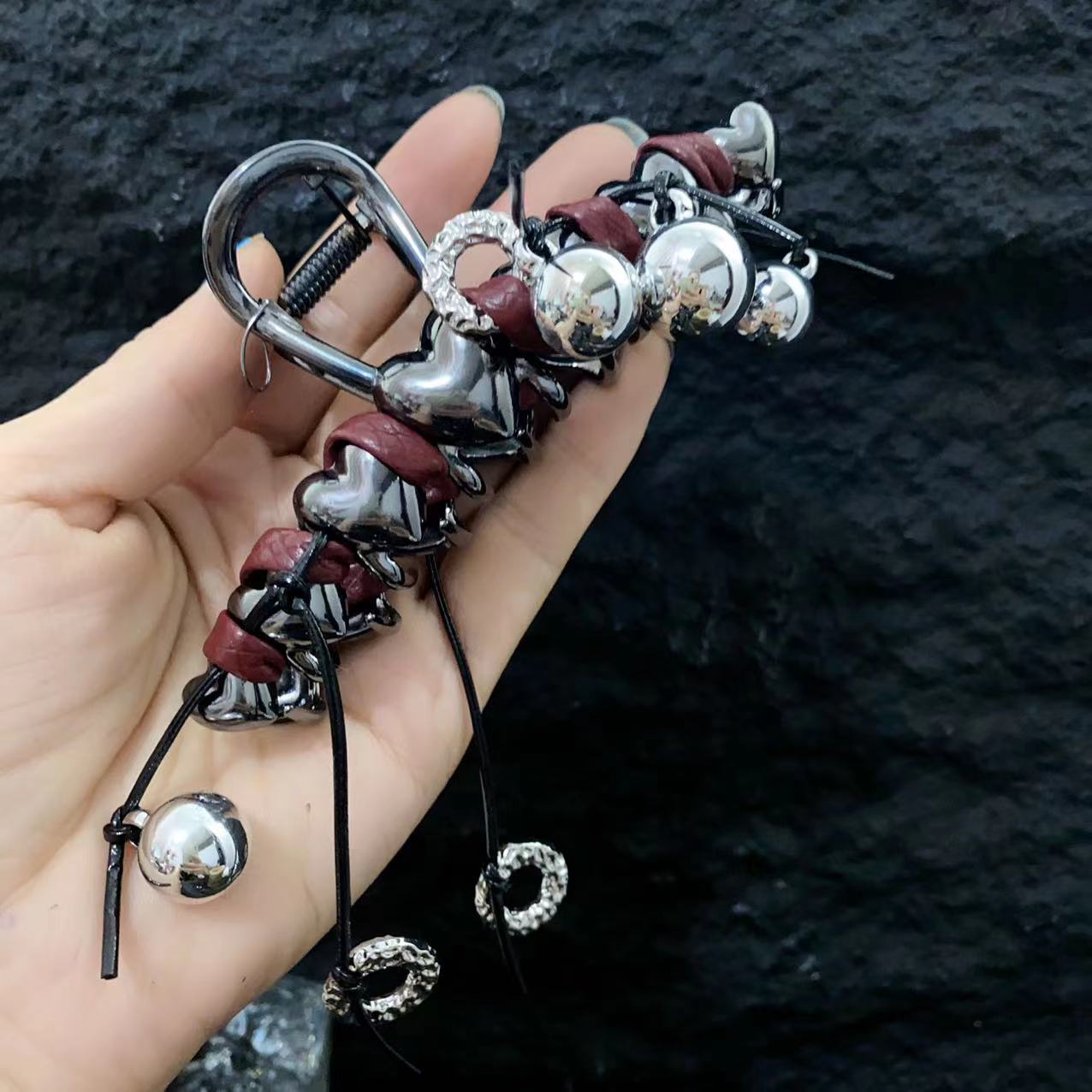 Title 4, Presilha de cabelo Metal Leather Love Girl com ...