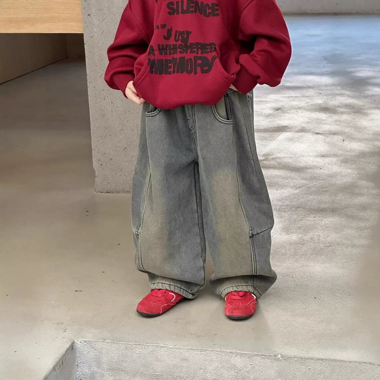 儿童加绒加厚牛仔裤2025冬季新款洋气宽松直筒裤保暖阔腿休闲长裤