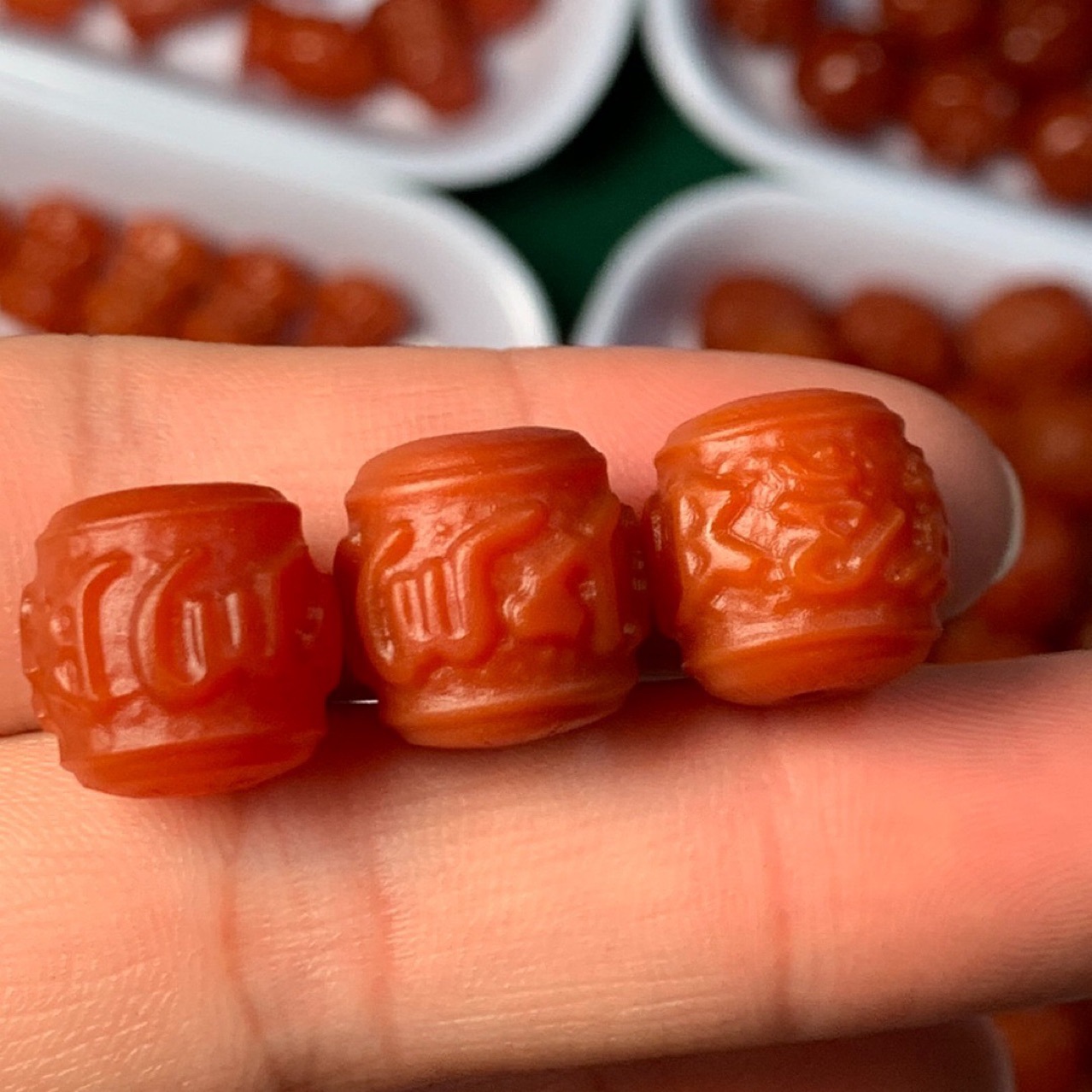 天然玛瑙柿子红满色满肉六字真言南红配珠文玩雕刻配珠配饰