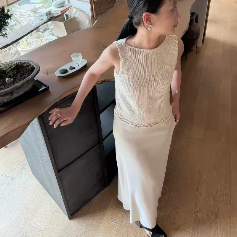 Mona·Xh Korean-Style Sleeveless Knitted Vest/A-Line Slimming Skirt Dongdaemun Summer New Set Mona·Xh Korean-Style Sleeveless Knitted Vest/A-Line Slimming Skirt Dongdaemun Summer New Set