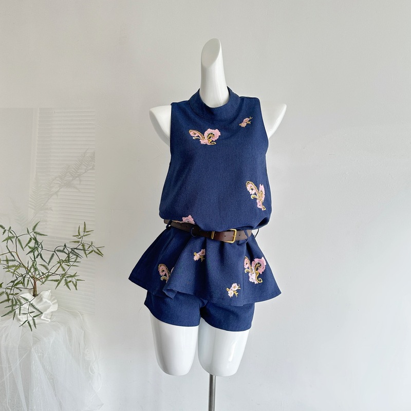 "Xinxing" Holiday Madrid Spring/Summer New Chinese Style Embroidered Cotton Denim Sleeveless Top Two-Piece Set for Women "Xinxing" Holiday Madrid Spring/Summer New Chinese Style Embroidered Cotton Denim Sleeveless Top Two-Piece Set for Women