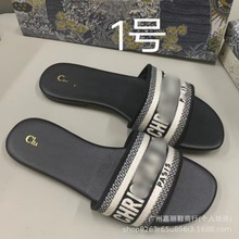 D家热销平底拖鞋时尚刺绣一字拖凉鞋沙滩鞋外贸2025新款正确字母