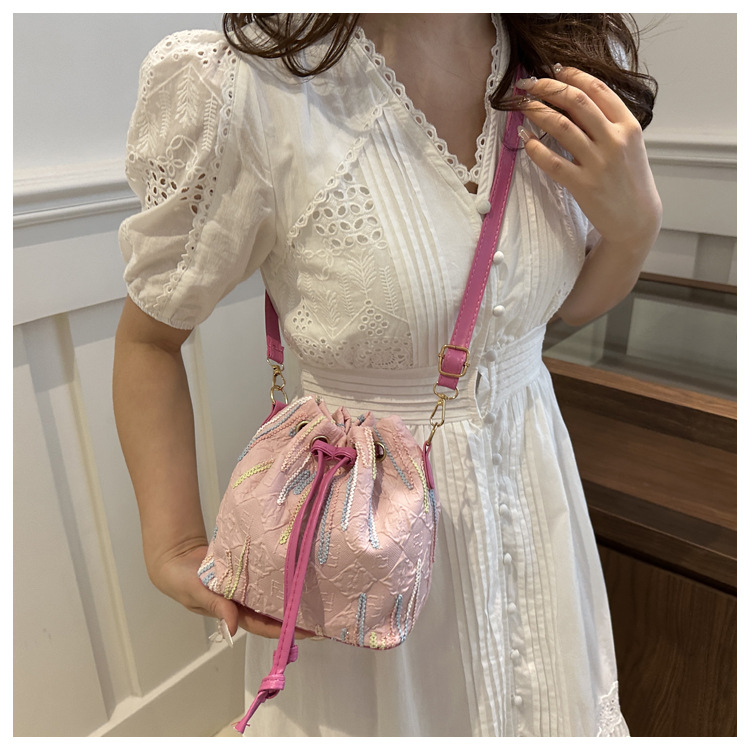 Single-shoulder bag, Korean-style drawstring, fresh and girlish crossbody bag, large capacity, commuting, casual, quality and versatile, Chinese-style bucket bag undefined