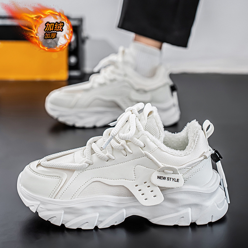 Zapatos de hombre de éxito en línea 2025 nuevos zapatos deportivos juveniles de otoño para correr casuales aumentados con suela gruesa zapatos de moda