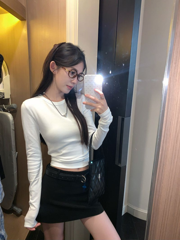 白色打底衫休闲百搭长袖T恤女秋季小众修身显瘦内搭短款灰色上衣|undefined