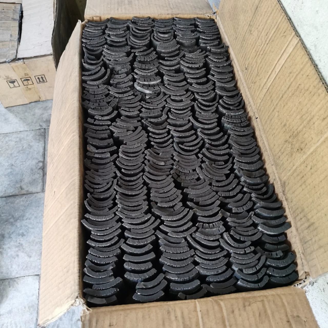 Большой запас традиционных уголь печи качество Высокая температура бамбуковый уголь трубки углеродного листа углерода блок частиц порошка углерода