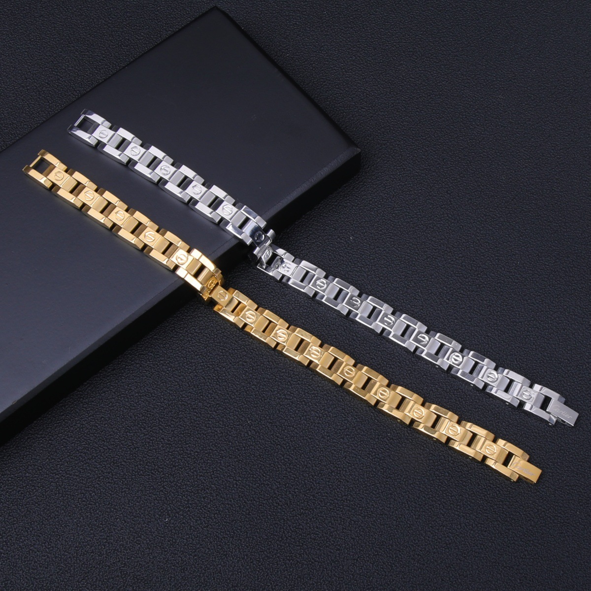 Pulseira de aço inoxidável dourada e prateada com elos_voghion.com