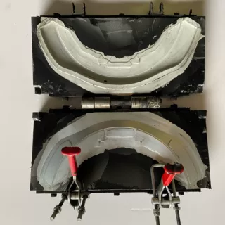 东莞精密优质聚氨酯发泡自结皮模具座垫模具带水循环模具制造
