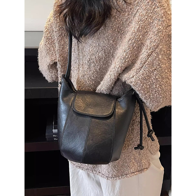 Cross-Border Fashion 2025 Niche Design New Women's Bucket Bag Retro Simple High-End Versatile Women's Shoulder Bag