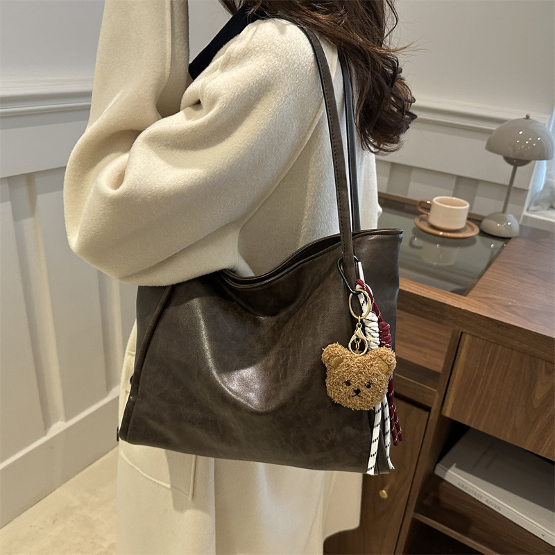 Popular bolso portátil de gran capacidad otoño / invierno 2024 nuevo bolso de moda moda bolso de hombro universal braza