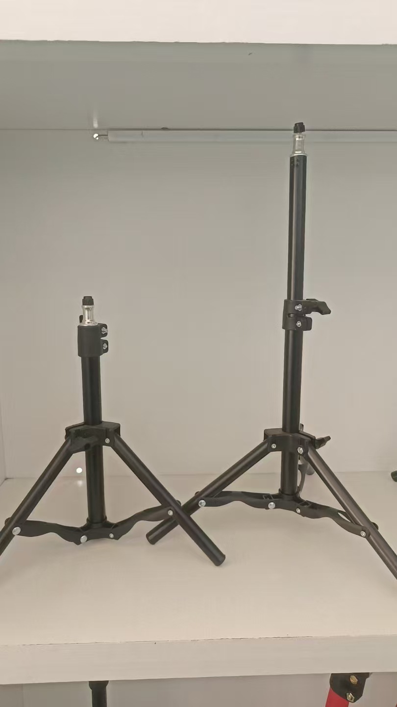Soporte de fotografía en vivo para teléfono móvil Soporte de luz en vivo telescópico para cámara al aire libre portátil Trípode de piso de 2,1 m