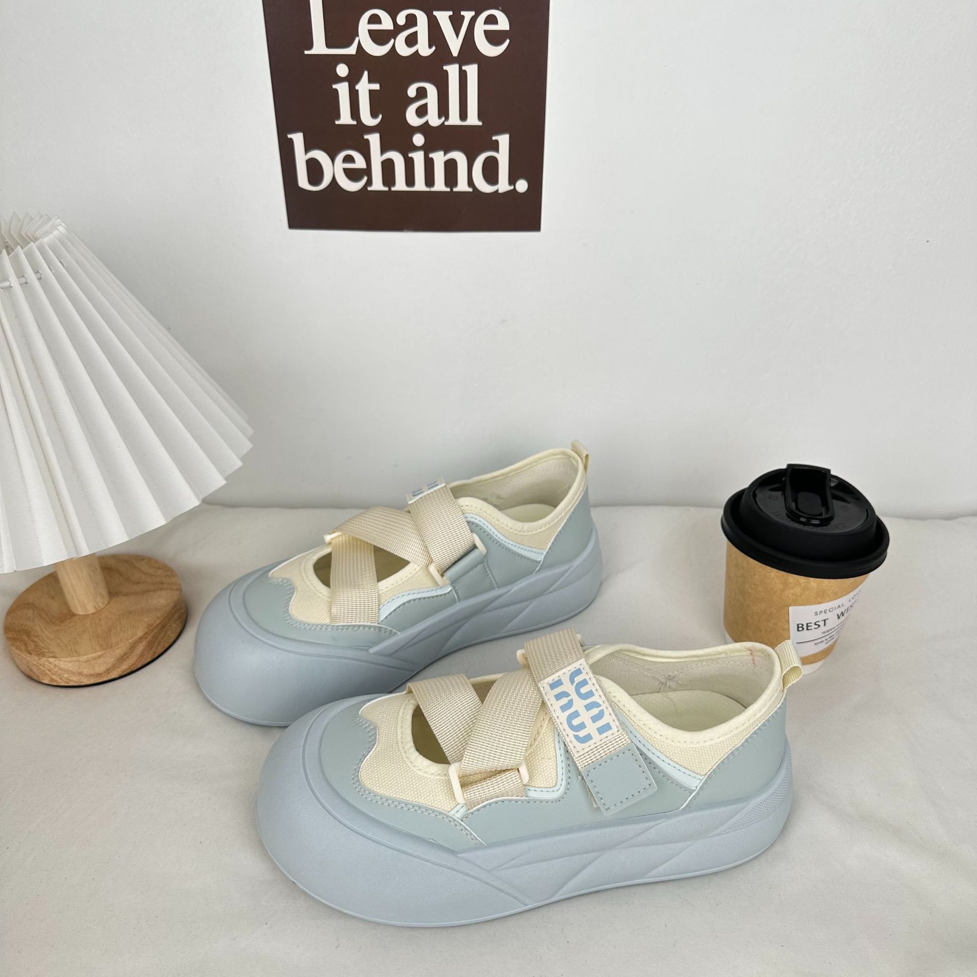 2024 verano zapatos de lona de altura de base gruesa zapatos deportivos casuales de baja altura velcro zapatos blancos de mujer coreana