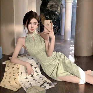 新中式国风清冷感绿色改良旗袍性感风情万种绝美挂脖连衣裙女夏季
