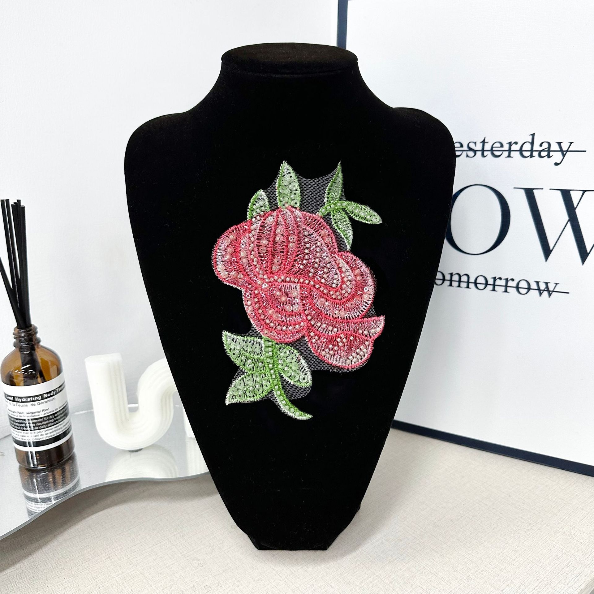 Rosas de perlas de diamante bordado parche multicolor opcional ropa accesorios DIY especial de alta calidad flor tridimensional