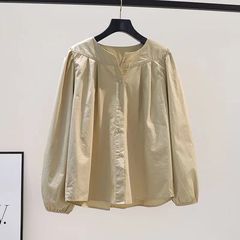 カーキ色の丸首の灯籠袖のしわの綿の布の女性のシャツの秋の韓国版のデザイン感のゆったりしている文芸の上着